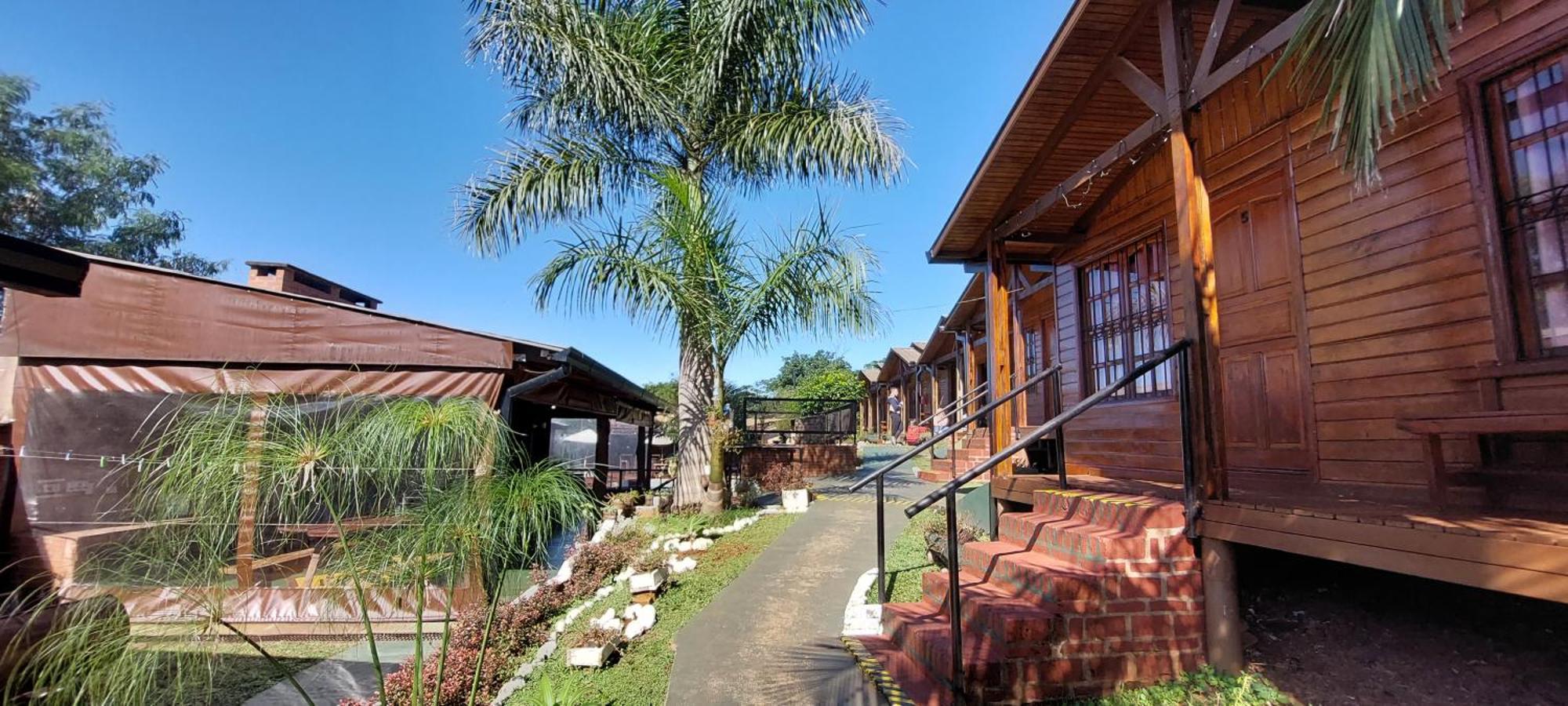 Terra Iguazu Cabanas ปูแอร์โตอีกวาซู ภายนอก รูปภาพ