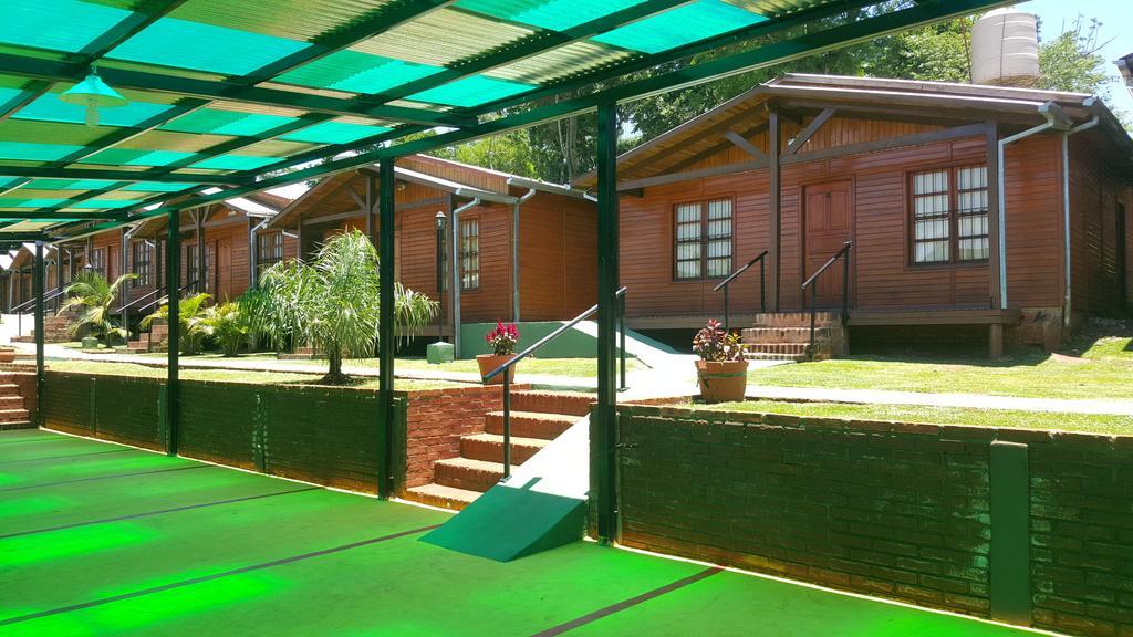 Terra Iguazu Cabanas ปูแอร์โตอีกวาซู ภายนอก รูปภาพ