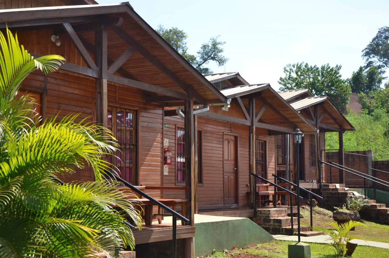 Terra Iguazu Cabanas ปูแอร์โตอีกวาซู ภายนอก รูปภาพ